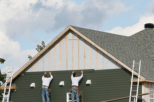 Professional Emergency Siding Repair technician working in Williston, FL